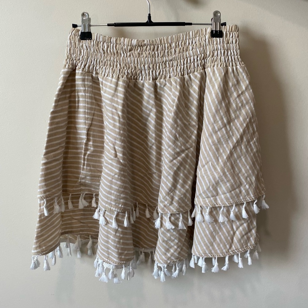 Size L Simplee mini skirt in cream and white